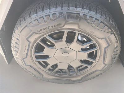 2024 Tesla Cybertruck — photo 35 view