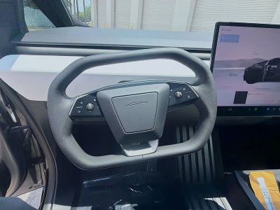 2024 Tesla Cybertruck — photo 8 view