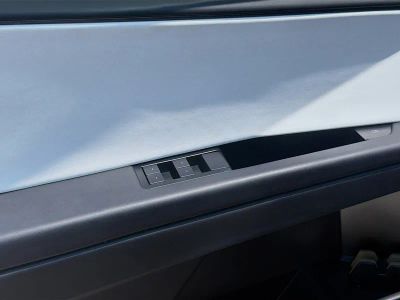 2024 Tesla Cybertruck — photo 15 view