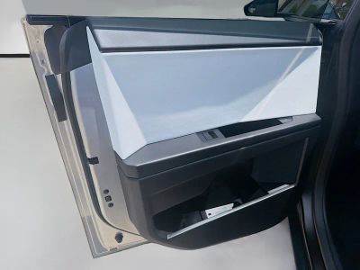 2024 Tesla Cybertruck — photo 24 view