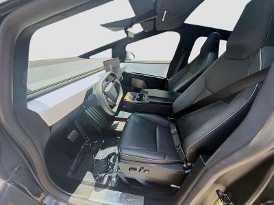 2024 Tesla Cybertruck — photo 17 view