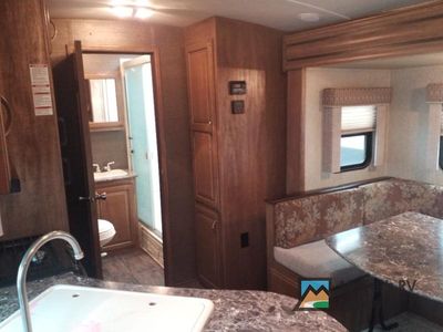 2015 Keystone RV Laredo LHT - Photo 13