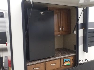 2015 Keystone RV Laredo LHT - Photo 4