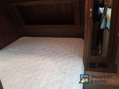 2015 Keystone RV Laredo LHT - Photo 11