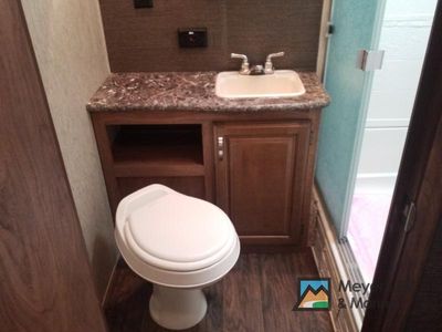 2015 Keystone RV Laredo LHT - Photo 16