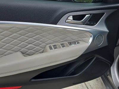 2021 Genesis G70 — photo 17 view
