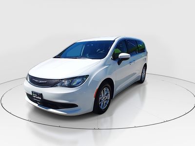 2022 Chrysler Voyager - Photo 3