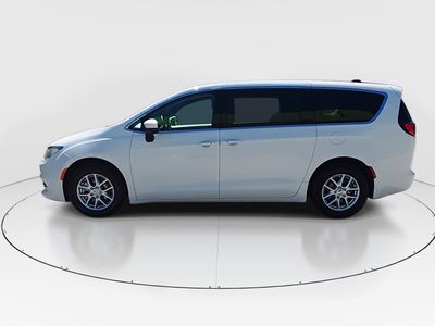 2022 Chrysler Voyager - Photo 4