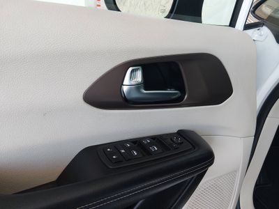 2022 Chrysler Voyager - Photo 19