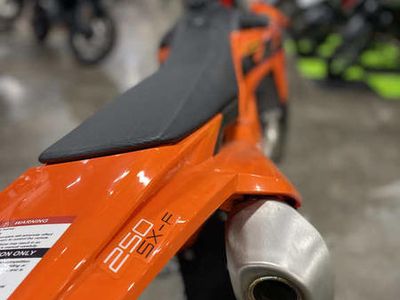 2025 KTM 250 SX-F - Photo 10
