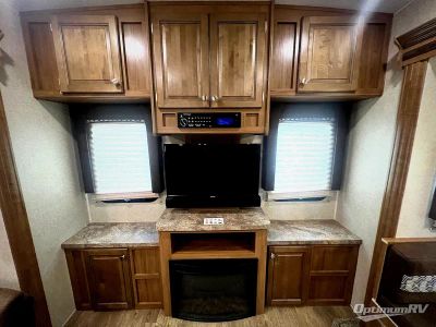2019 Forest River Rockwood Ultra Lite — photo 10 view