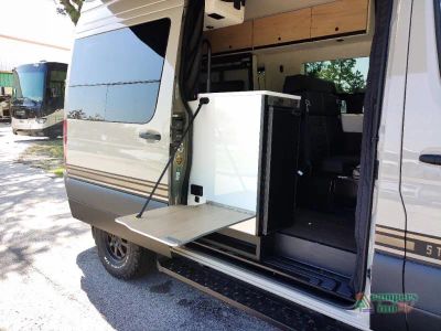 2027 Storyteller Overland Storyteller Overland — photo 36 view