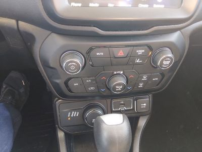 2023 Jeep Renegade - Photo 18