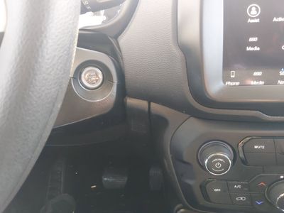 2023 Jeep Renegade - Photo 13