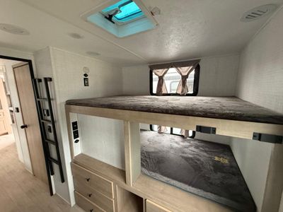 2025 Palomino SolAire - Photo 31