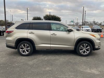 2015 Toyota Highlander — interior view