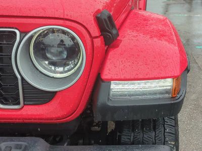 2025 Jeep Wrangler — photo 10 view