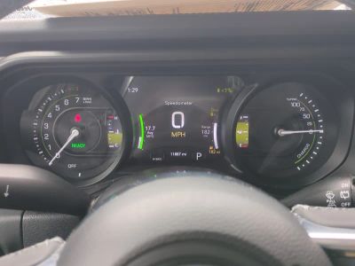 2025 Jeep Wrangler — photo 27 view