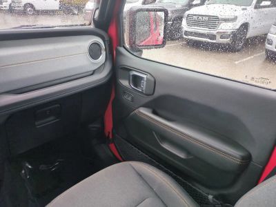 2025 Jeep Wrangler — photo 17 view