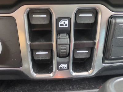 2025 Jeep Wrangler — photo 24 view
