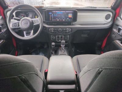 2025 Jeep Wrangler — photo 15 view