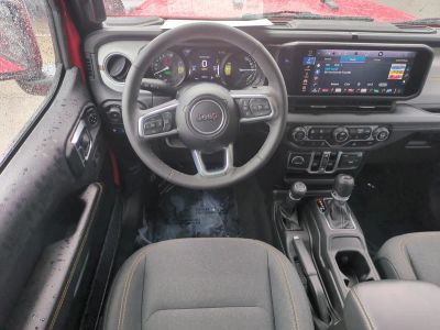 2025 Jeep Wrangler — photo 16 view