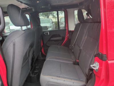 2025 Jeep Wrangler — photo 14 view