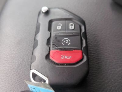 2025 Jeep Wrangler — photo 30 view