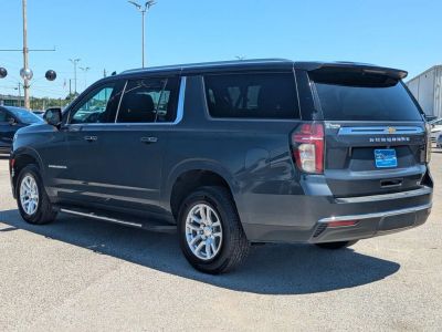 2022 Chevrolet Suburban - Photo 3