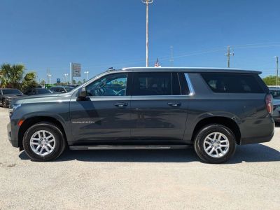 2022 Chevrolet Suburban - Photo 2