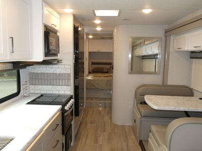 2026 Thor Motor Coach Pasadena SE - Photo 5