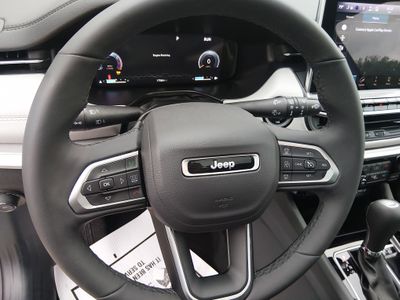 2025 Jeep Compass — photo 12 view