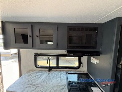 2025 Coachmen RV Apex Ultra-Lite - Photo 13