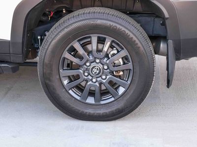 2025 Toyota Land Cruiser — photo 9 view