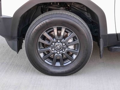 2025 Toyota Land Cruiser — photo 10 view