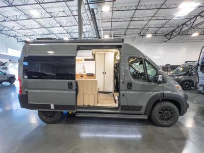 2027 Thor Motor Coach RIZE — photo 18 view