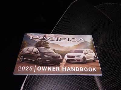 2025 Chrysler Pacifica - Photo 22