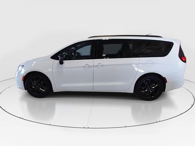 2025 Chrysler Pacifica - Photo 4