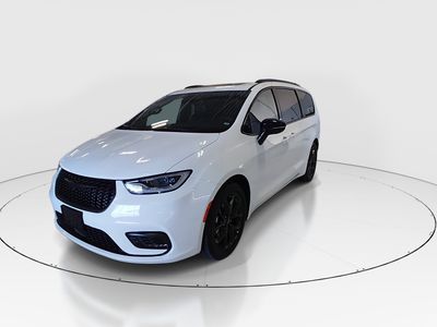 2025 Chrysler Pacifica - Photo 3