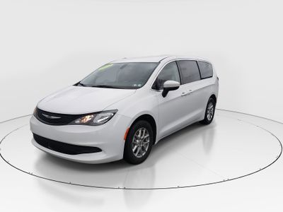 2022 Chrysler Voyager - Photo 3