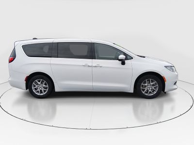 2022 Chrysler Voyager - Photo 8