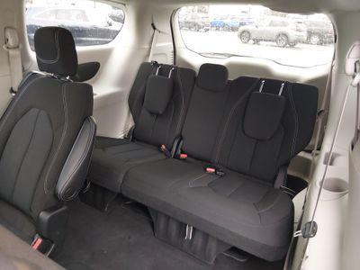2022 Chrysler Voyager - Photo 17