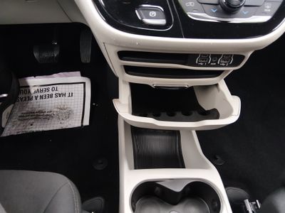 2022 Chrysler Voyager - Photo 19