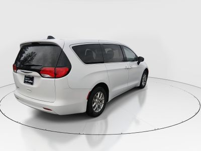 2022 Chrysler Voyager - Photo 7