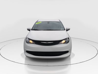 2022 Chrysler Voyager - Photo 2