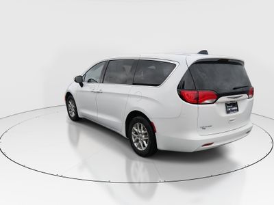 2022 Chrysler Voyager - Photo 5