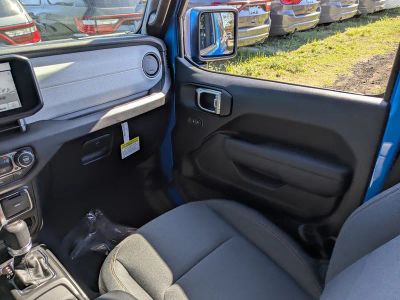 2026 Jeep Wrangler — photo 19 view