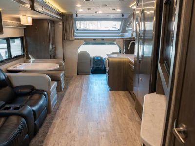 2022 Jayco SENECA - Photo 3