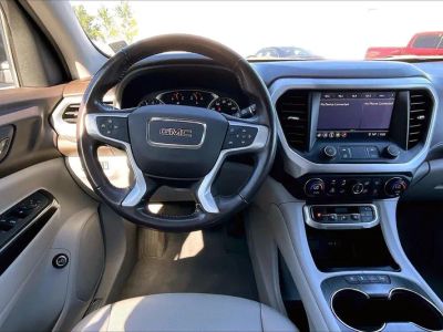 2020 GMC Acadia — detail view