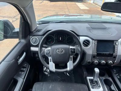 2021 Toyota Tundra - Photo 2